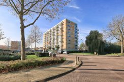 Ruim te moderniseren driekamer appartement op de 2e etage met lift en vrij uitzicht @Badhoevedorp-Centrum Einsteinlaan 21 Foto 26 gevel 01b