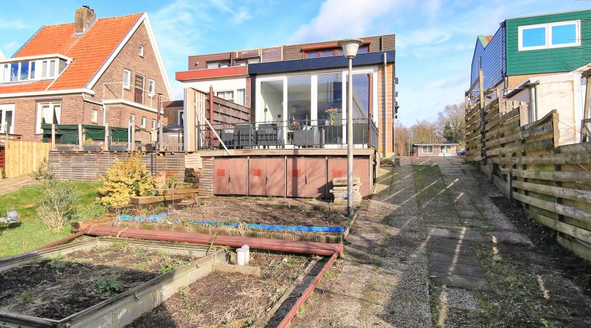 Gemoderniseerde dijkwoning @Badhoevedorp Nieuwemeerdijk 149 Foto 29 tuin 01f