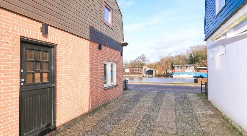 Gemoderniseerde dijkwoning @Badhoevedorp Nieuwemeerdijk 149 Foto 47 gevel 01c