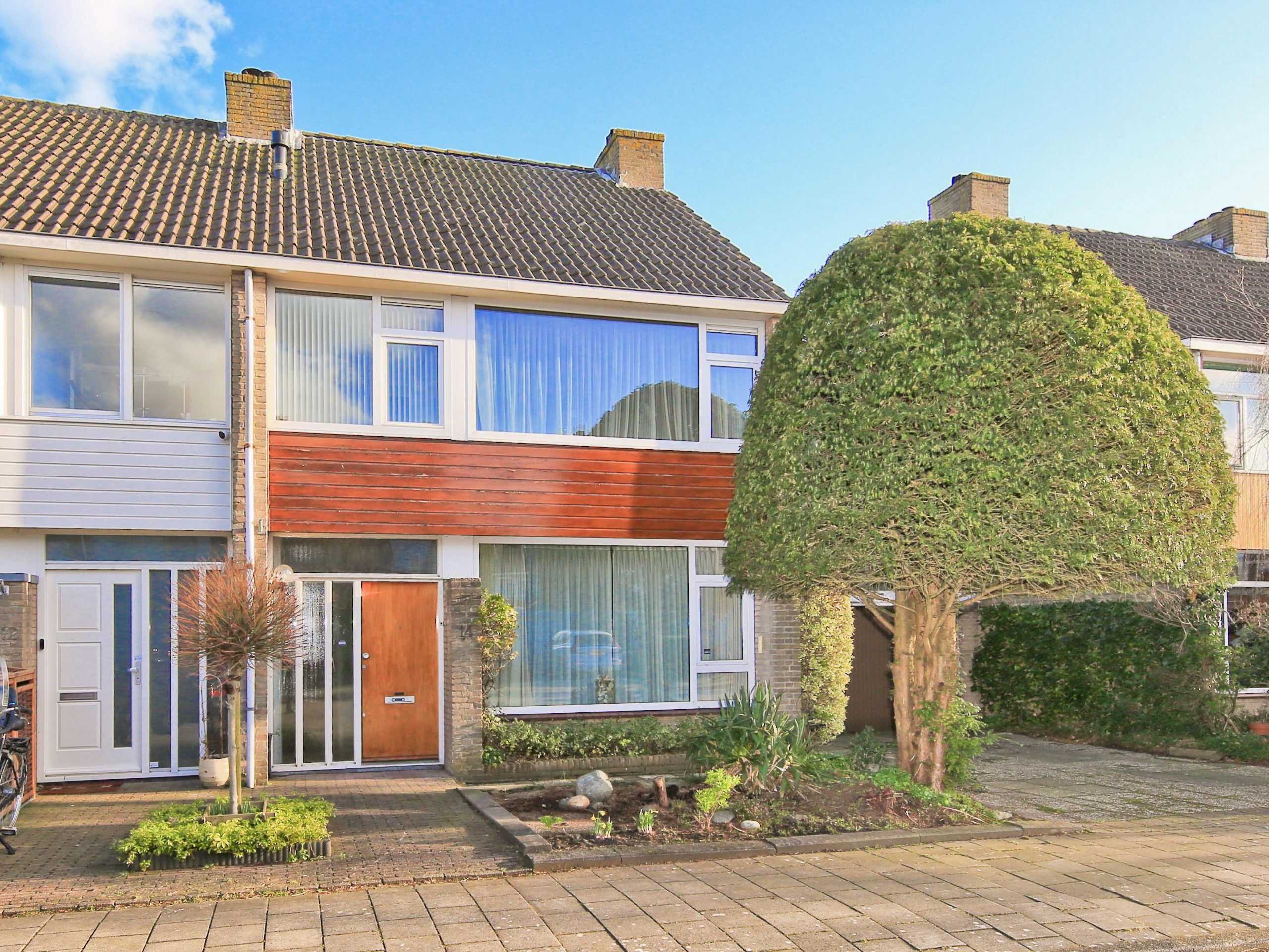 Uitgebouwde 2/1 kap met uitgebouwde garage en grote tuin op het zuidoosten @Badhoevedorp Voltastraat 14