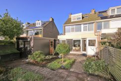 Uitgebouwde 2-1 kap @Badhoevedorp Voltastraat 14 Foto 02 achtergevel 01a