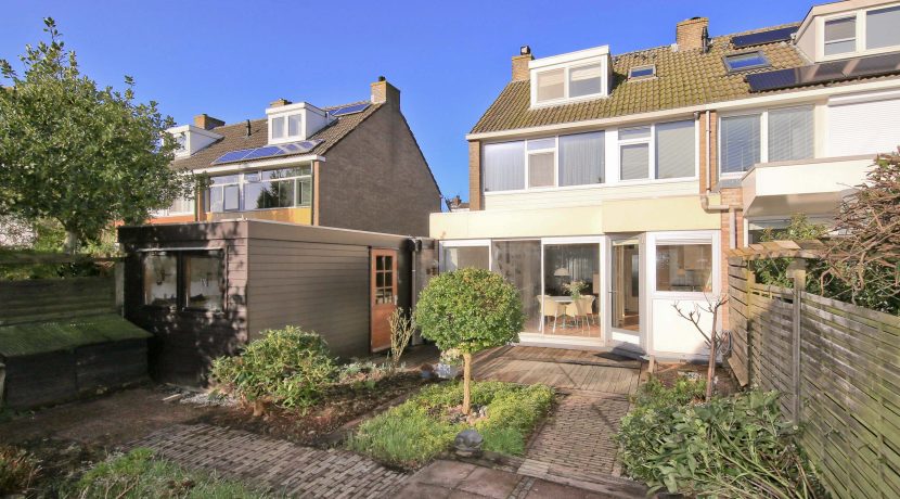 Uitgebouwde 2-1 kap @Badhoevedorp Voltastraat 14 Foto 02 achtergevel 01a
