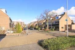 Uitgebouwde 2-1 kap @Badhoevedorp Voltastraat 14 Foto 14 straatbeeld 01a