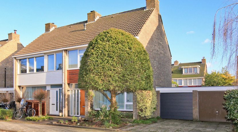 Uitgebouwde 2-1 kap @Badhoevedorp Voltastraat 14 Foto 15 gevel 02a