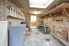 Uitgebouwde 2-1 kap @Badhoevedorp Voltastraat 14 Foto 35 garage 01a
