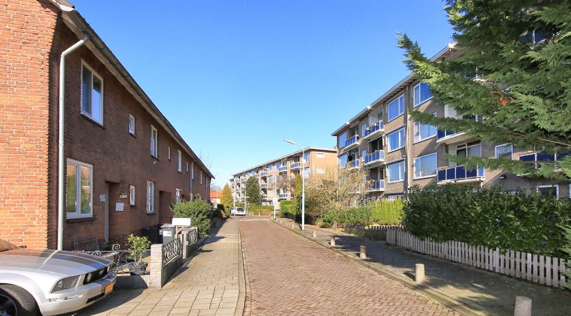 4-kamer appartement @Badhoevedorp Wijnmalenstraat 67 Foto 26 straatbeeld 01b