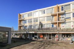 Gemoderniseerd hoekappartement @Badhoevedrp Sloterweg 121-b Foto 01 voorgevel 01a