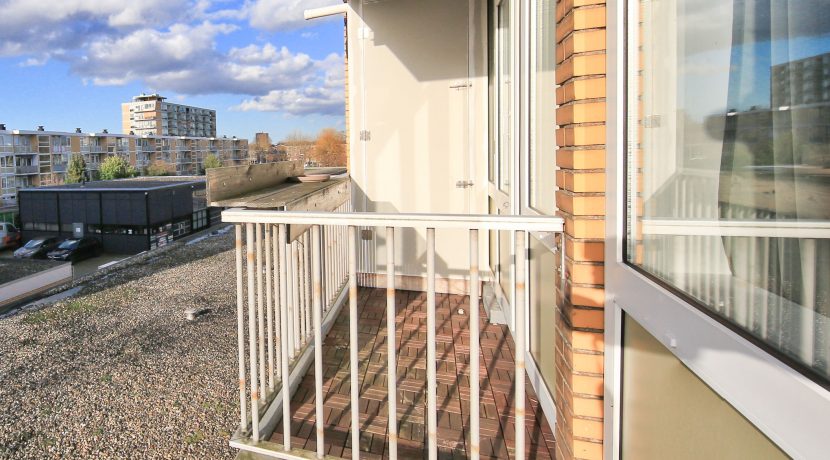 Gemoderniseerd hoekappartement @Badhoevedrp Sloterweg 121-b Foto 07 balkon 02a