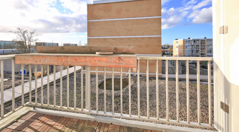 Gemoderniseerd hoekappartement @Badhoevedrp Sloterweg 121-b Foto 19 balkon 02a