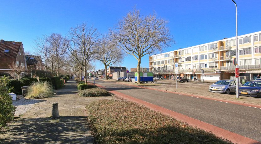 Gemoderniseerd hoekappartement @Badhoevedrp Sloterweg 121-b Foto 27 straatbeeld 01a