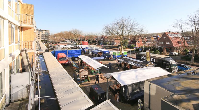 Gemoderniseerd hoekappartement @Badhoevedrp Sloterweg 121-b Foto 28 straatbeeld 01b