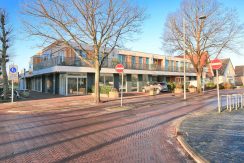 Luxe begane grond appartement@Nieuw-Vennep Schoolstraat 11 Foto 12 Straatbeeld 01a