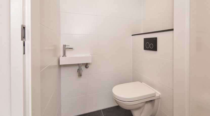 Luxe begane grond appartement@Nieuw-Vennep Schoolstraat 11 Foto 17 Toilet 01a