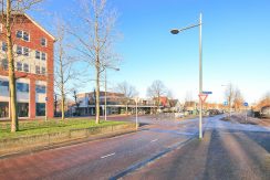 Luxe begane grond appartement@Nieuw-Vennep Schoolstraat 11 Foto 40 Straatbeeld 01b