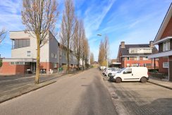 Ruime en lichte familiewoning @Badhoevedorp Orchideelaan 180 Foto 12 straatbeeld 01a