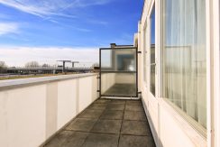 Splitlevel dijkvilla @Amsterdam-De Aker Pyreneeën 69 Foto 15 balkon 02a