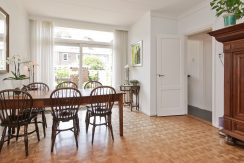 19 Charmante, jaren-30 middenwoning - woonkamer 01e