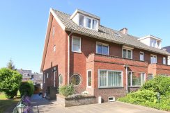 21 Hoek van 3 onder 1 kap met grote garage @Amstelveen-Bovenkerk Noorddammerlaan 69