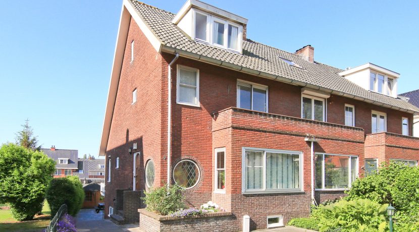 21 Hoek van 3 onder 1 kap met grote garage @Amstelveen-Bovenkerk Noorddammerlaan 69