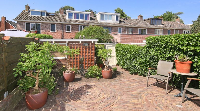 25 Charmante, jaren-30 middenwoning - tuin 01c