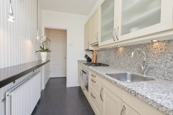 27 Charmante, jaren-30 middenwoning - keuken 01b