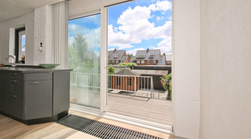 36 Hoek van 3 onder 1 kap met grote garage @Amstelveen-Bovenkerk Noorddammerlaan 69