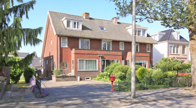 65 Hoek van 3 onder 1 kap met grote garage @Amstelveen-Bovenkerk Noorddammerlaan 69