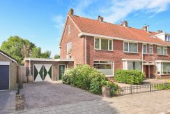 Karakteristieke hoekwoning met garage en Z-tuin @Badhoevedorp Sperwerstraat 37 Foto 01