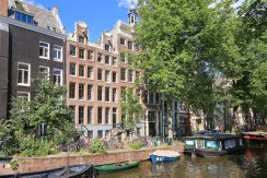 Monumentaal grachtenhuis van zes etages @Amsterdam Raamgracht 5 Foto 01 Gevel 01
