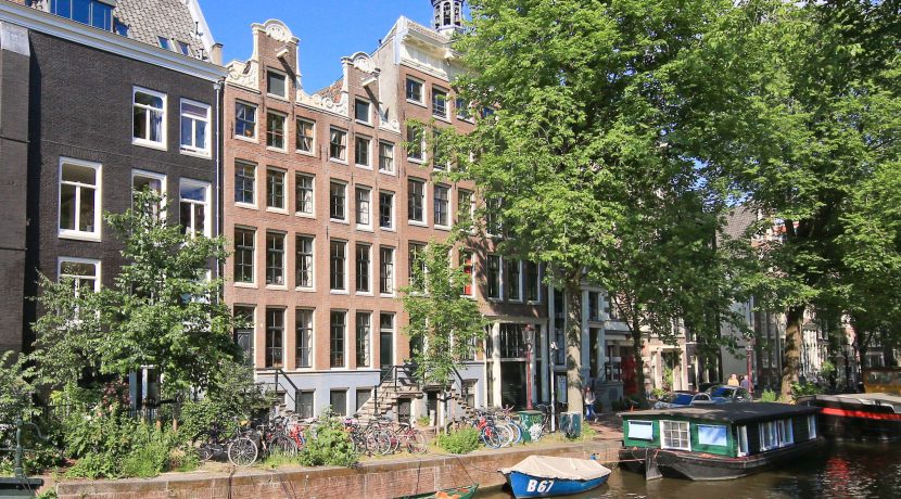 Monumentaal grachtenhuis van zes etages @Amsterdam Raamgracht 5 Foto 01 Gevel 01
