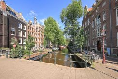 Monumentaal grachtenhuis van zes etages @Amsterdam Raamgracht 5 Foto 46 Straatzicht 01