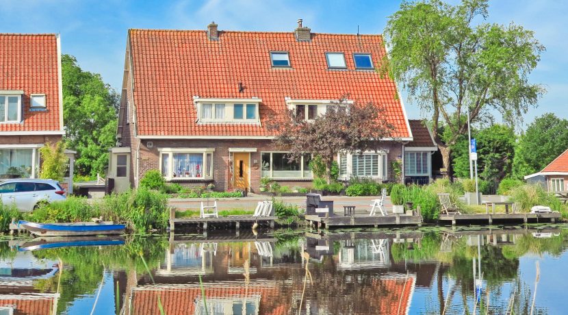 Tussenwoning aan de dijk Akerdijk 122 Foto 01