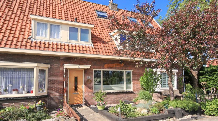 Tussenwoning aan de dijk Akerdijk 122 Foto 03