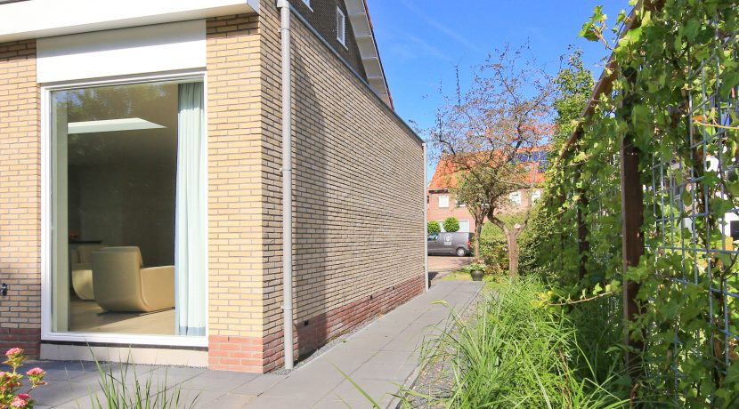 40 Hoekwoning Nachtegaalstraat 22 foto 01a zijtuin