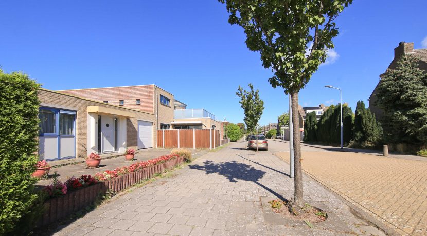 Bungalow met ZW tuin @Badhoevedorp Leibnizstraat 60 Foto 15 gevel 01c