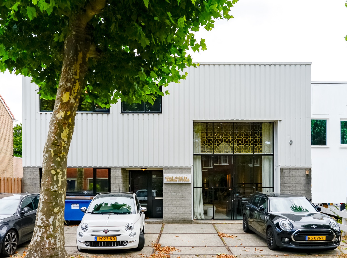 Te huur circa 720 m² multifunctionele bedrijfsruimte en/of showroom met kantoorruimte @Badhoevedorp Jan van Gentstraat 20