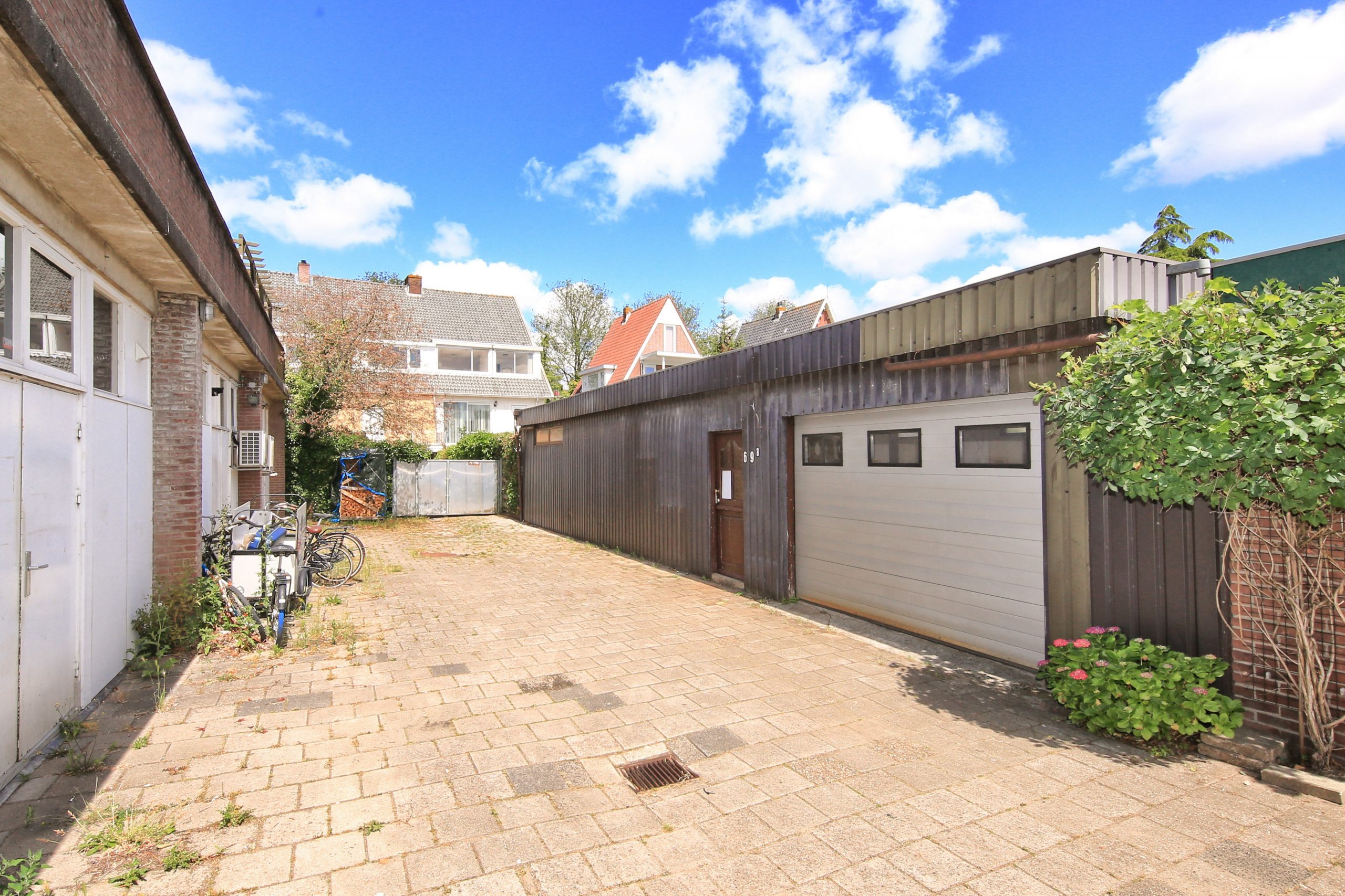 film regelmatig gelei Te Koop garage, bedrijfsruimte en/of werkplaats van ongeveer 100 m² met  aansluitende berging van circa 13 m² @Amstelveen-Bovenkerk Noorddammerlaan  69-A - Onkenhout Makelaars