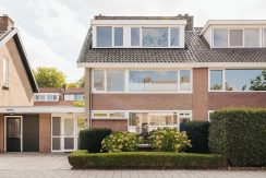 Stijlvol en hoogwaardig verbouwde 2onder1-kap @Badhoevedorp Ampèrestraat 46 Foto 20 Gevel 01b