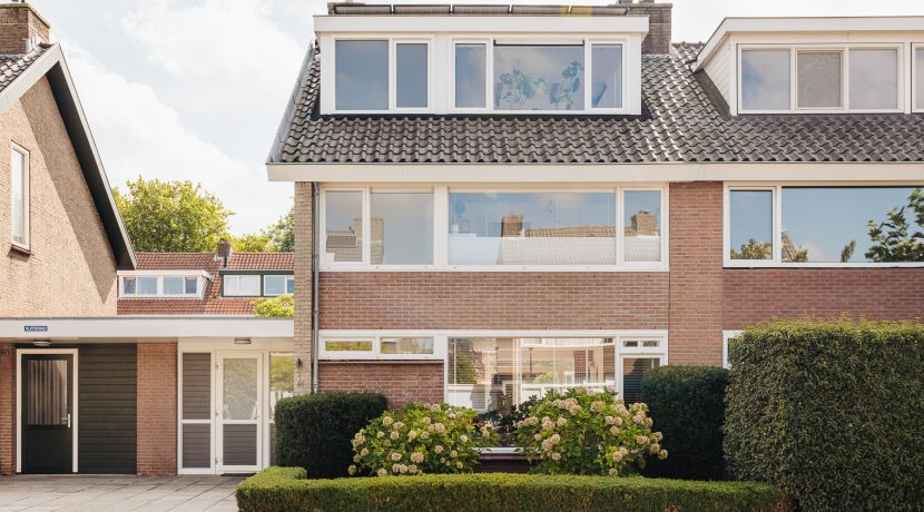 Stijlvol en hoogwaardig verbouwde 2onder1-kap @Badhoevedorp Ampèrestraat 46 Foto 20 Gevel 01b