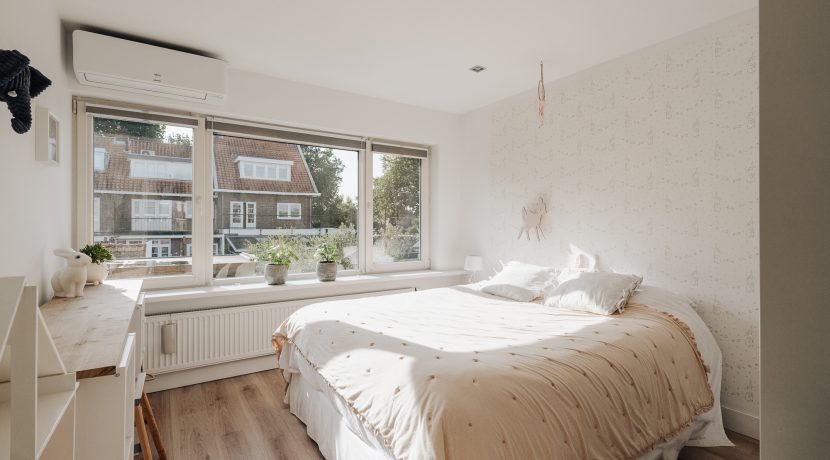 Stijlvol en hoogwaardig verbouwde 2onder1-kap @Badhoevedorp Ampèrestraat 46 Foto 24 slaapkamer 01a