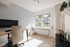 Stijlvol en hoogwaardig verbouwde 2onder1-kap @Badhoevedorp Ampèrestraat 46 Foto 27 slaapkamer 02a
