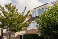 Stijlvol en hoogwaardig verbouwde 2onder1-kap @Badhoevedorp Ampèrestraat 46 Foto 39 gevel 01c