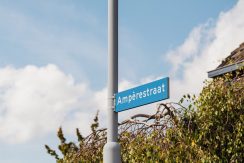 Stijlvol en hoogwaardig verbouwde 2onder1-kap @Badhoevedorp Ampèrestraat 46 Foto 40 gevel 01d