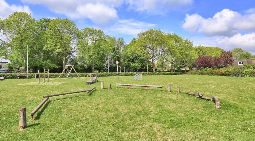 Stijlvol en hoogwaardig verbouwde 2onder1-kap @Badhoevedorp Ampèrestraat 46 Foto 41 Omgeving 01a