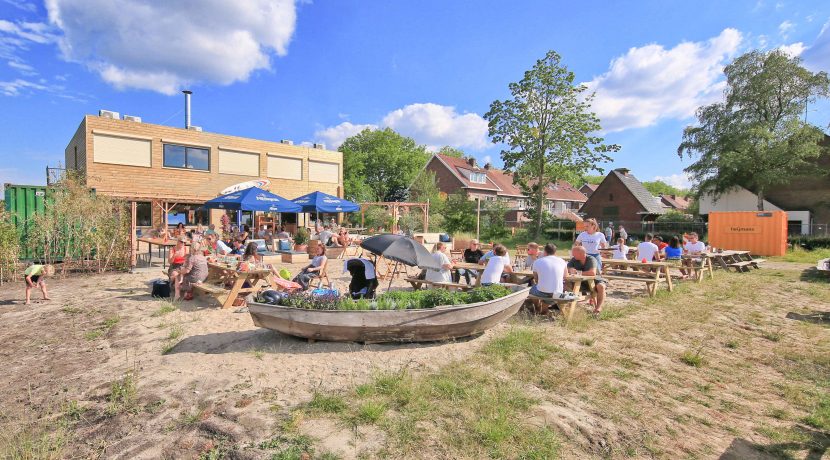Stijlvol en hoogwaardig verbouwde 2onder1-kap @Badhoevedorp Ampèrestraat 46 Foto 43 Omgeving 01c