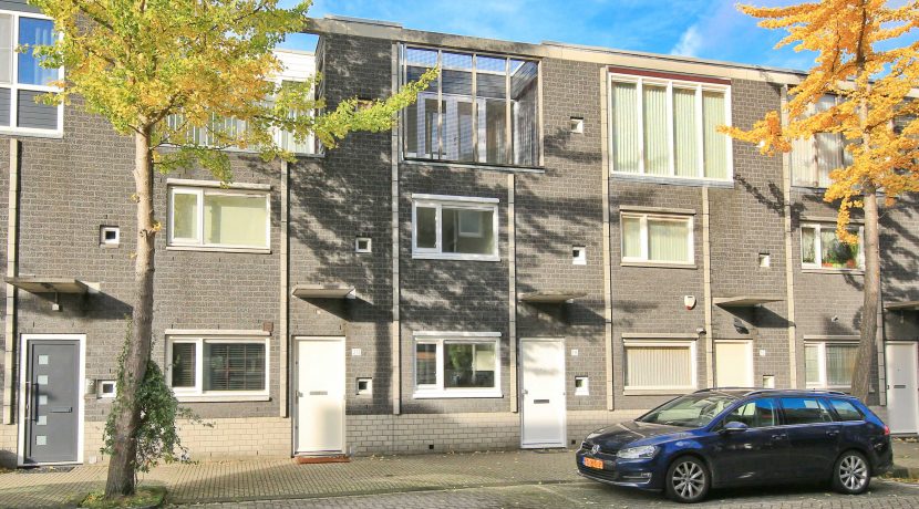 Licht familiehuis @Amsterdam Beverenstraat 18 foto 01 gevel 01a
