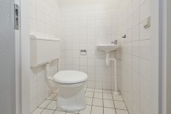 Licht familiehuis @Amsterdam Beverenstraat 18 foto 20 toilet 01a