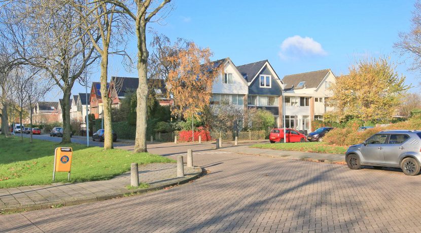 Starterswoning met tuin @Badhoevedorp Chr. Huygensstraat 31 Foto 11 straatbeeld 01a