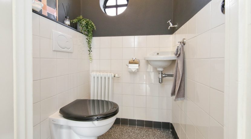 Hoekwoning @Badhoevedorp Jan van Gentstraat 15 foto 18 toilet 01a