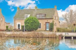 Wonen met eigen grond @Badhoevedorp Nieuwemeerdijk 245 foto 01 gevel 01a